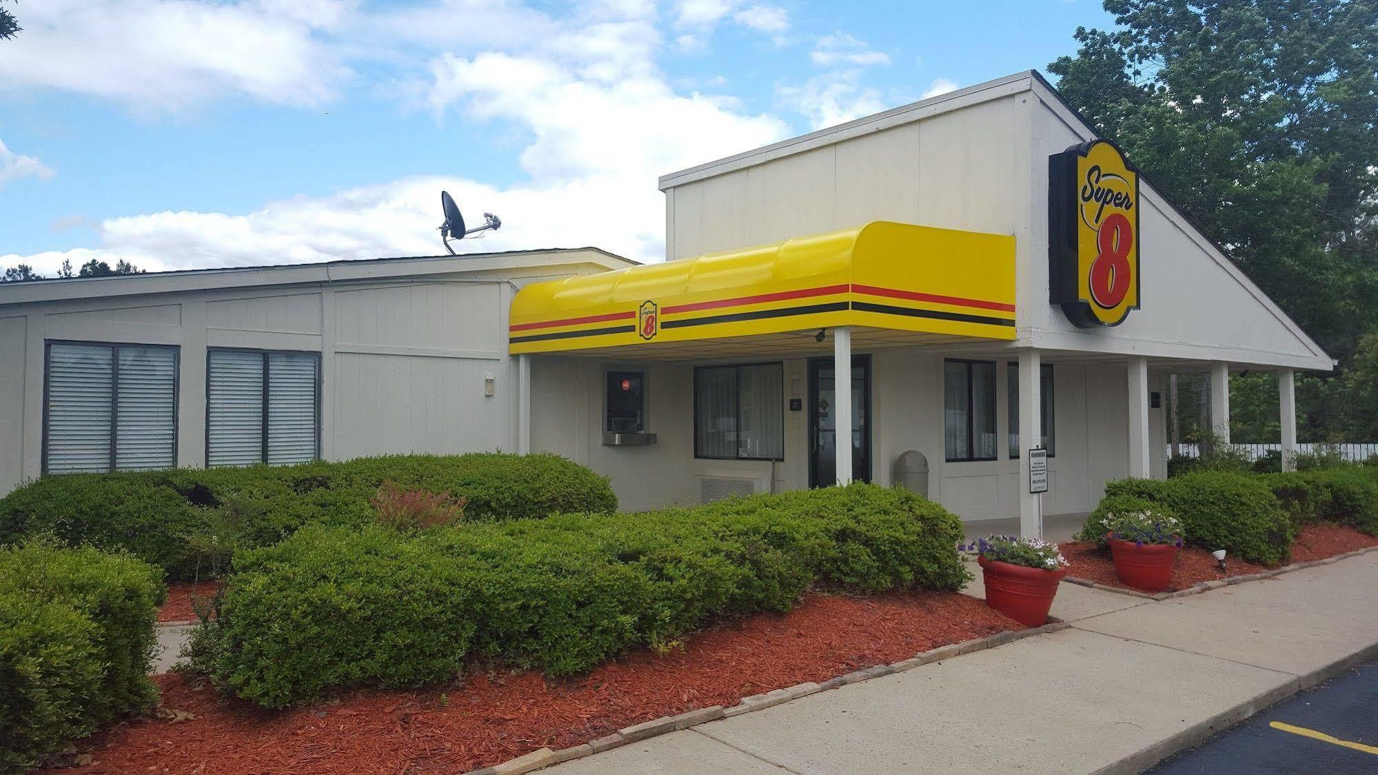 Super 8 By Wyndham Aberdeen Southern Pines Екстериор снимка