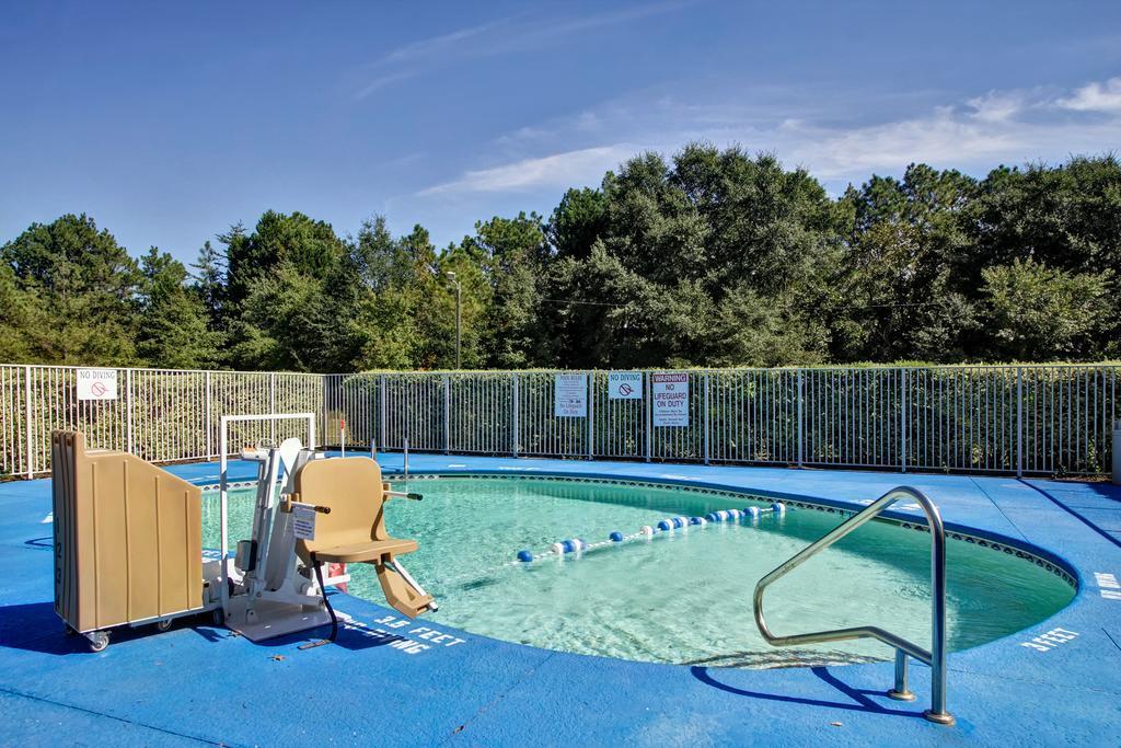 Super 8 By Wyndham Aberdeen Southern Pines Екстериор снимка