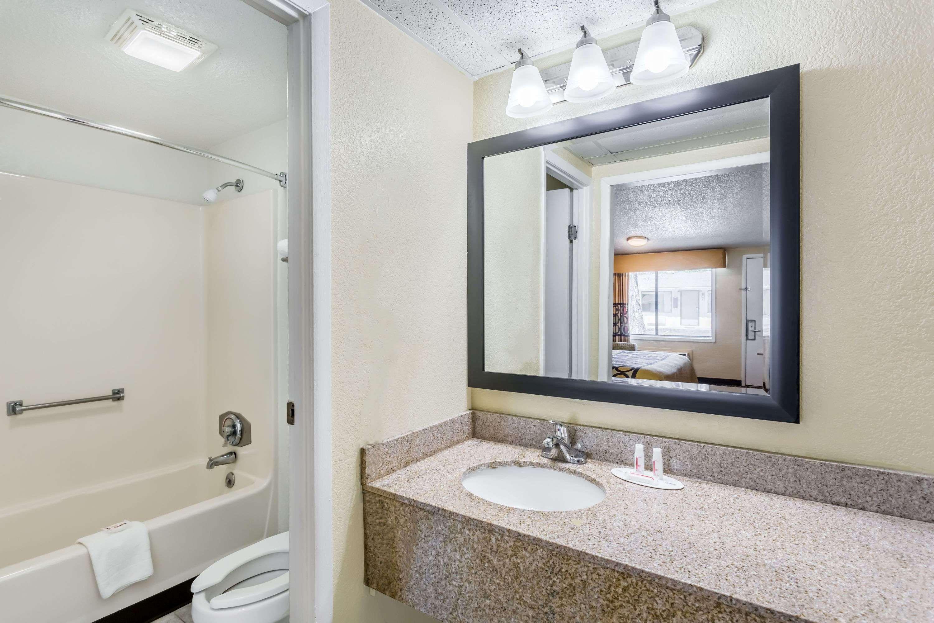 Super 8 By Wyndham Aberdeen Southern Pines Екстериор снимка