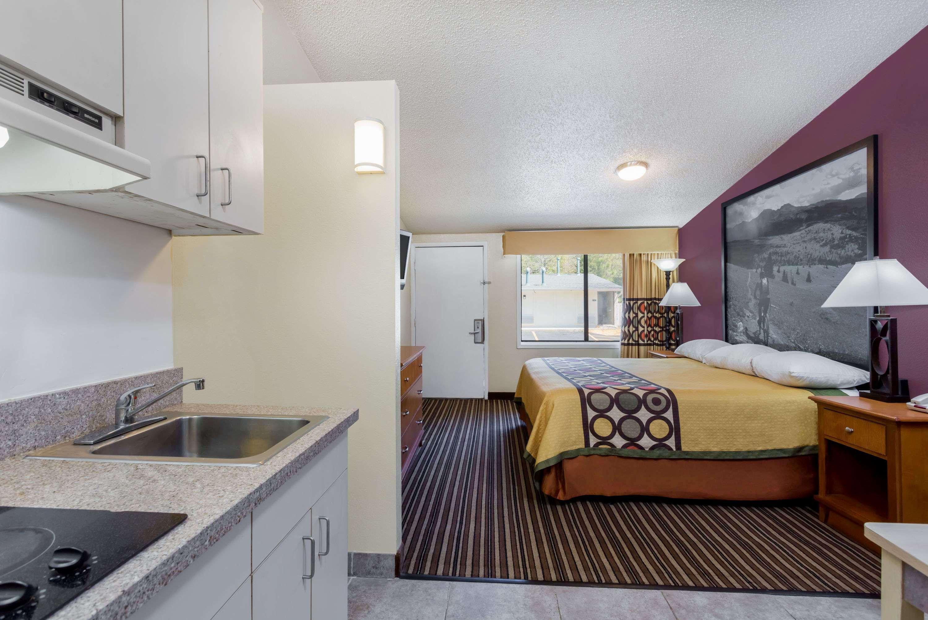 Super 8 By Wyndham Aberdeen Southern Pines Екстериор снимка