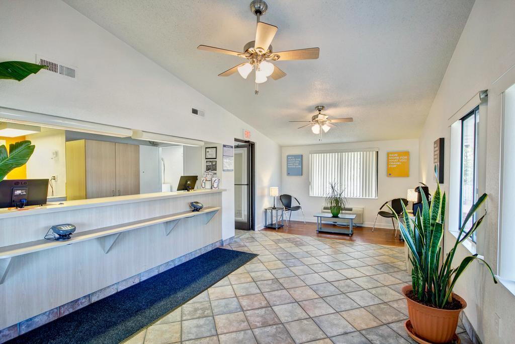 Super 8 By Wyndham Aberdeen Southern Pines Екстериор снимка