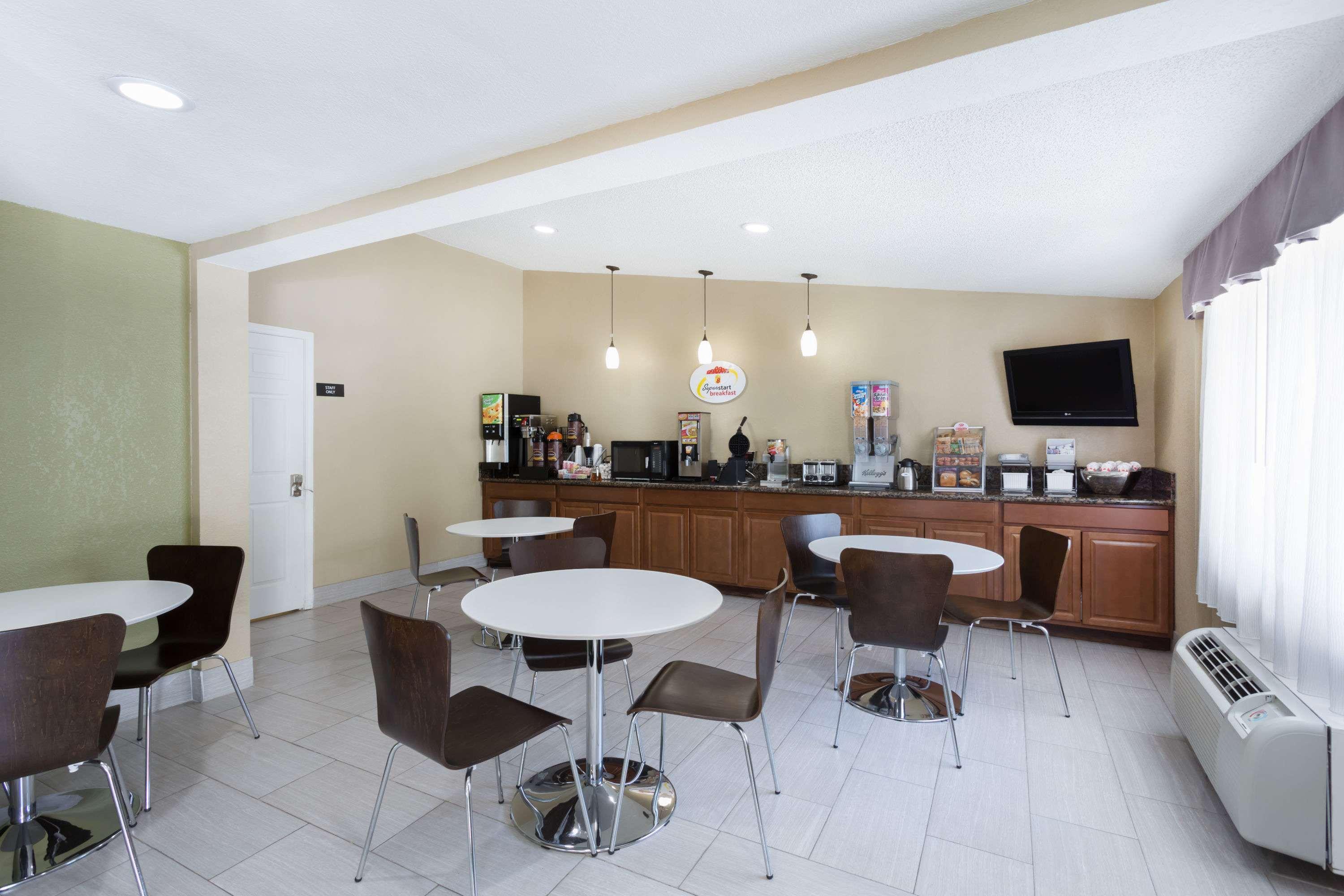 Super 8 By Wyndham Aberdeen Southern Pines Екстериор снимка
