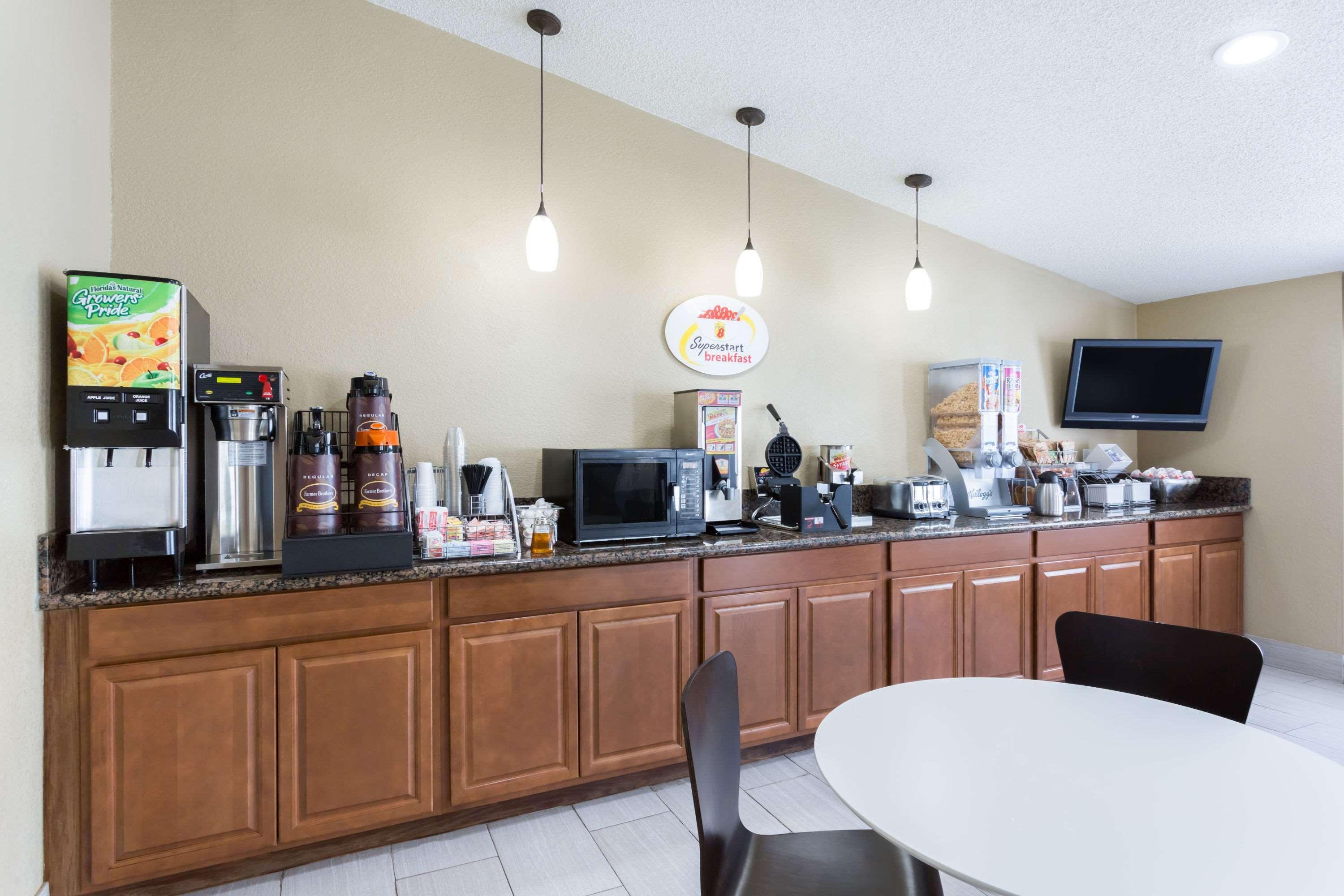 Super 8 By Wyndham Aberdeen Southern Pines Екстериор снимка