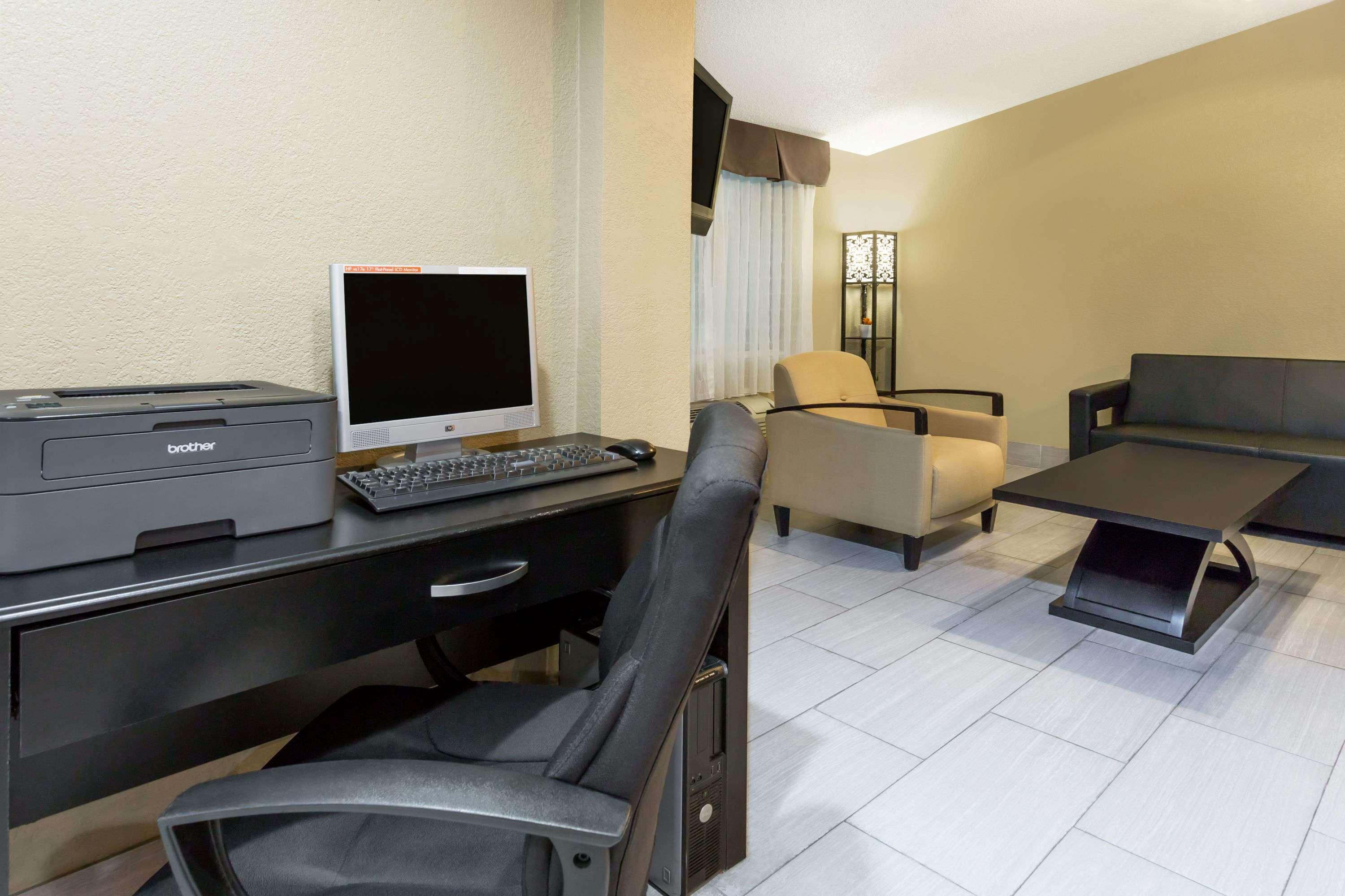 Super 8 By Wyndham Aberdeen Southern Pines Екстериор снимка