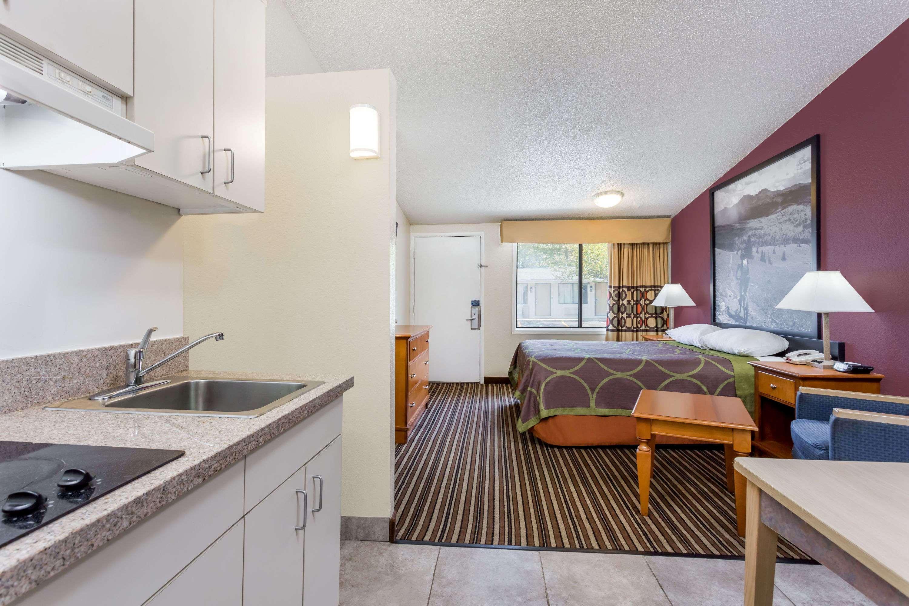 Super 8 By Wyndham Aberdeen Southern Pines Екстериор снимка