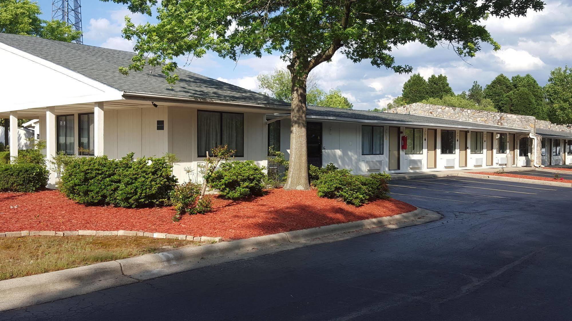 Super 8 By Wyndham Aberdeen Southern Pines Екстериор снимка