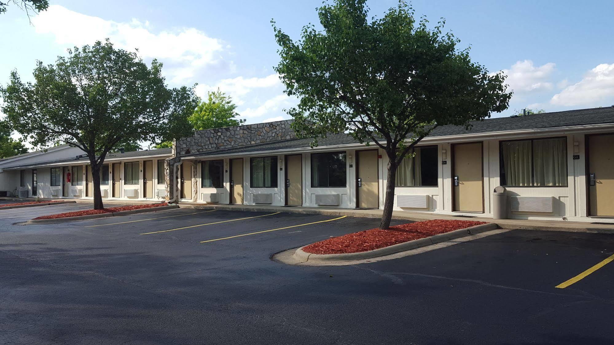 Super 8 By Wyndham Aberdeen Southern Pines Екстериор снимка
