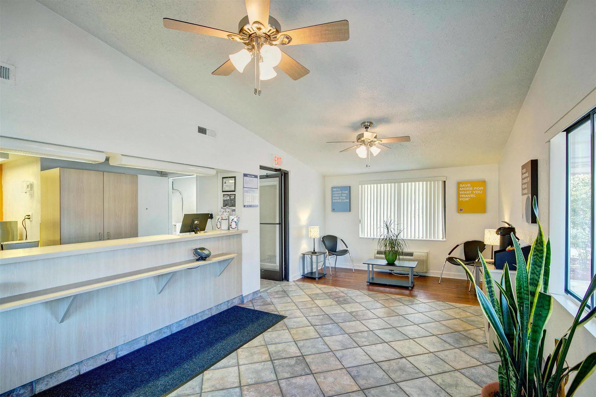 Super 8 By Wyndham Aberdeen Southern Pines Екстериор снимка
