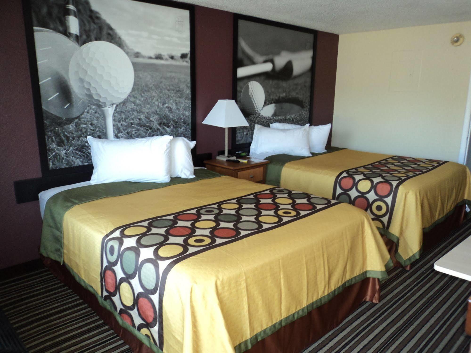 Super 8 By Wyndham Aberdeen Southern Pines Екстериор снимка