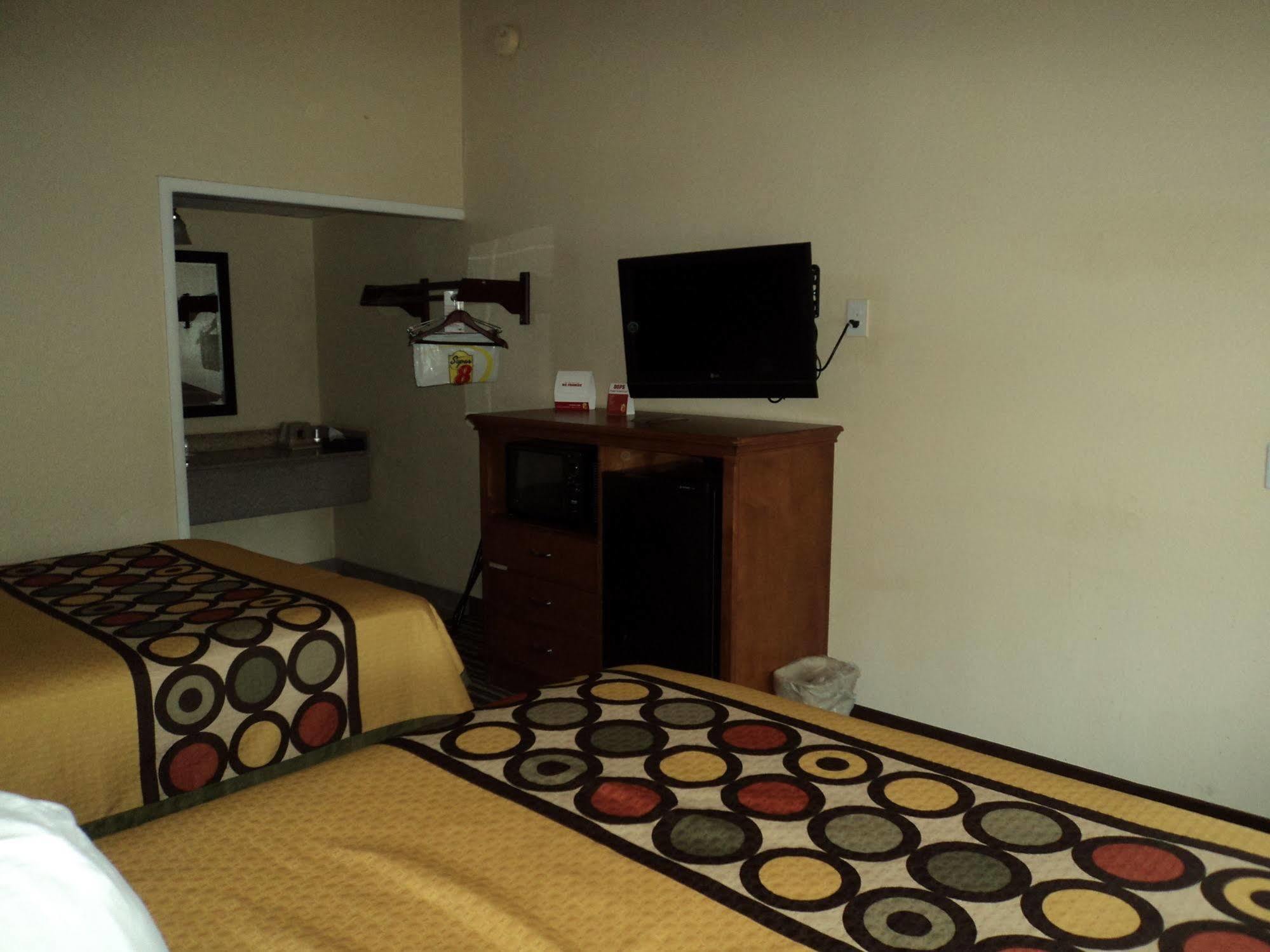 Super 8 By Wyndham Aberdeen Southern Pines Екстериор снимка