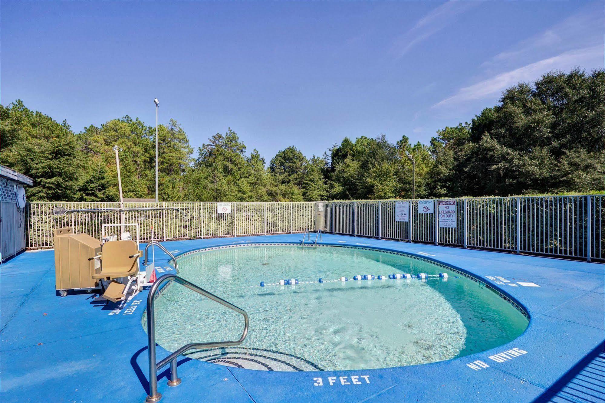 Super 8 By Wyndham Aberdeen Southern Pines Екстериор снимка