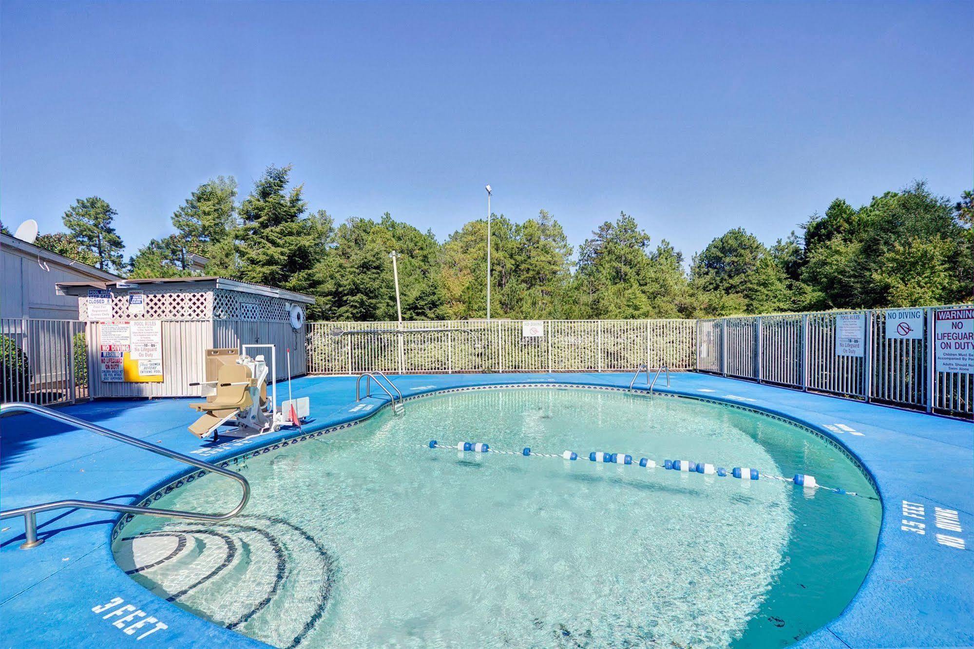 Super 8 By Wyndham Aberdeen Southern Pines Екстериор снимка